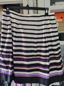 WHBM size 8 skirt w pockets.  Black, white w purple accent